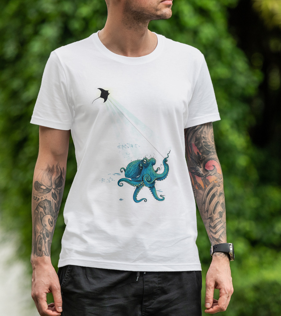 KiteManta O Octopus Flying Manta Ray T-Shirt
