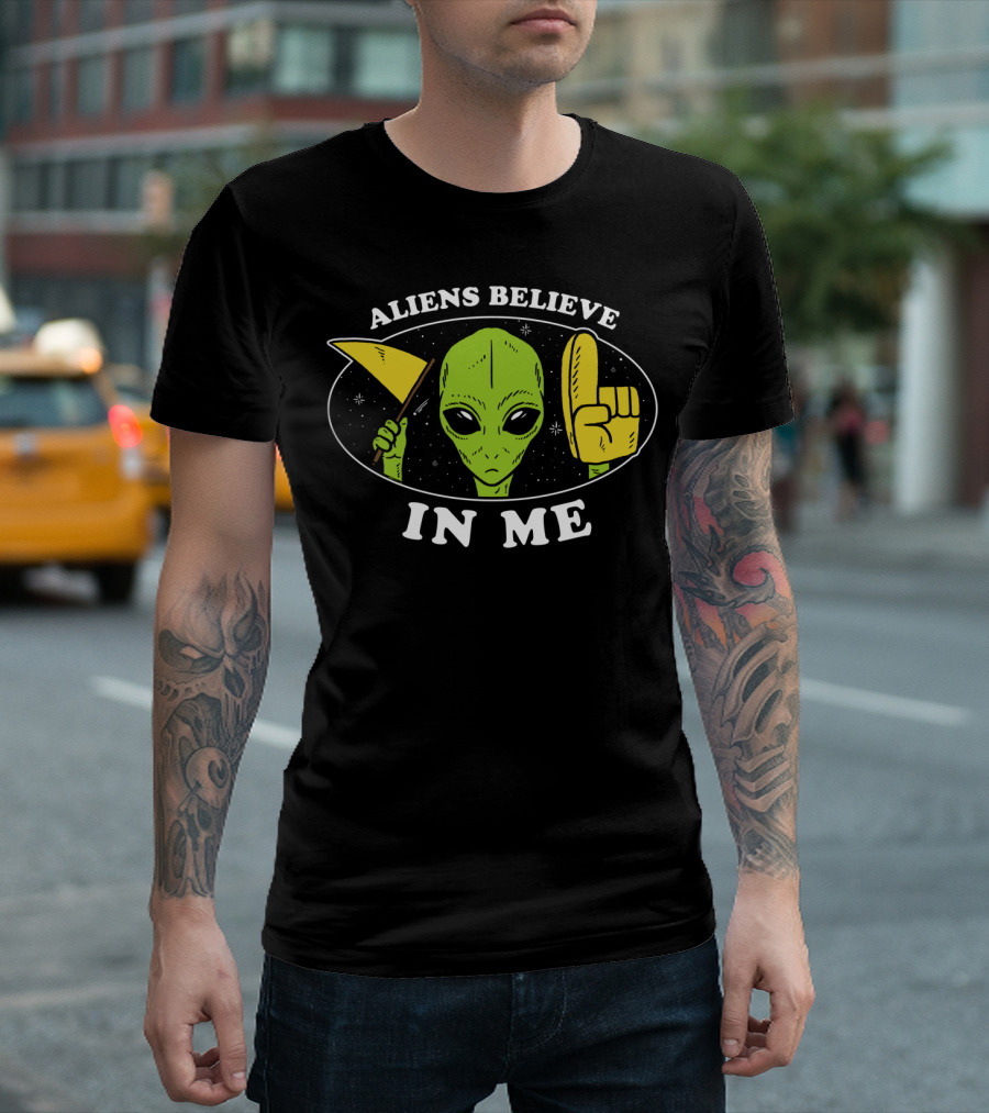 ALIENS BELIEVE IN ME Green Alien with Yellow Foam Finger and Flag T-Shirt
