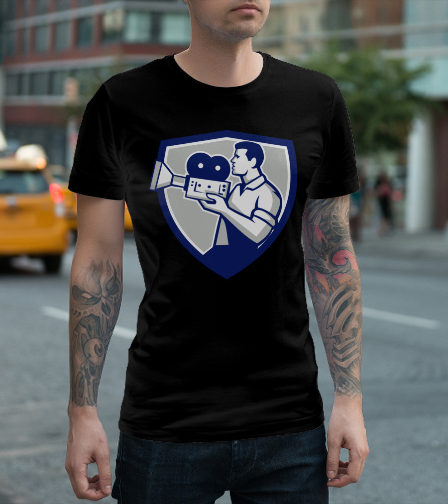 Cameraman Cradling Vintage Movie Camera Crest T-Shirt