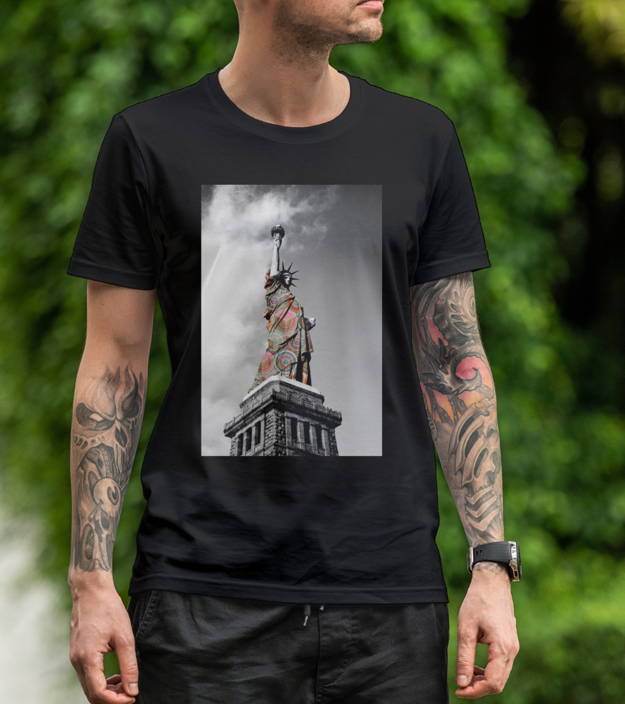 Funky Landmark Ny Statue Colorful Psychedelic T-Shirt