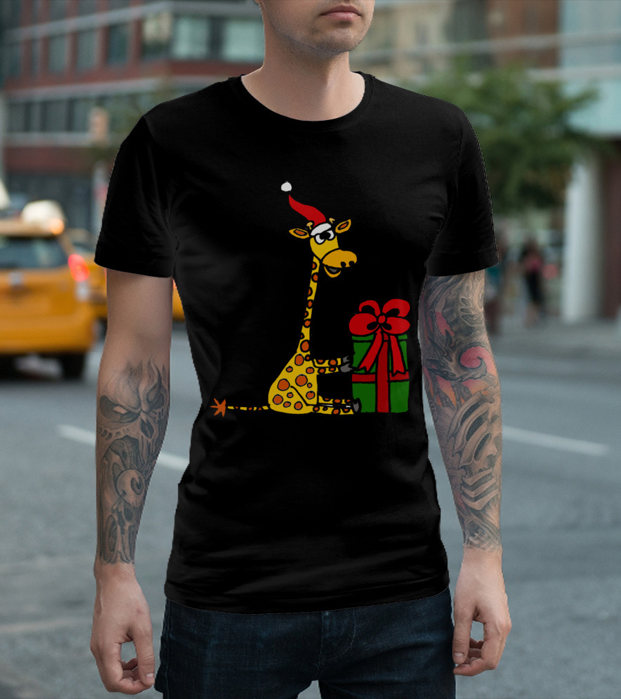 Funny Cool Giraffe Santa Hat Present T-Shirt