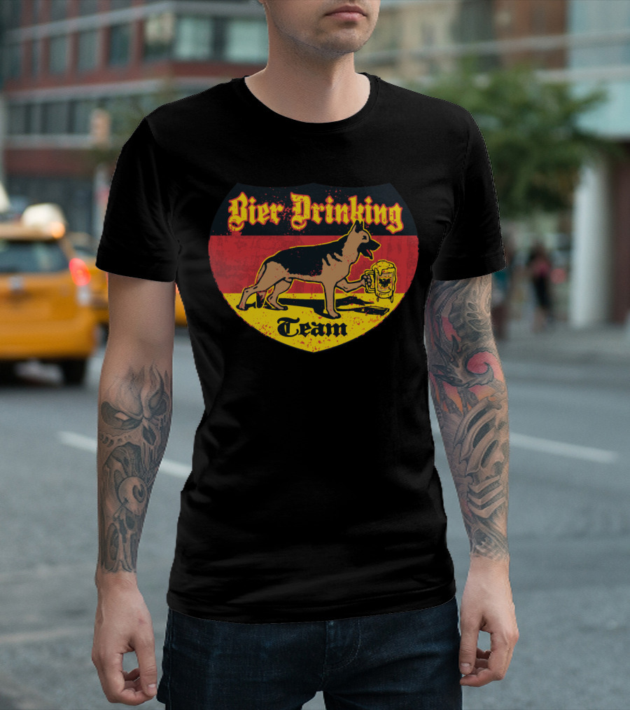 Bier Drinking Team German Shepherd Shield Flag T-Shirt