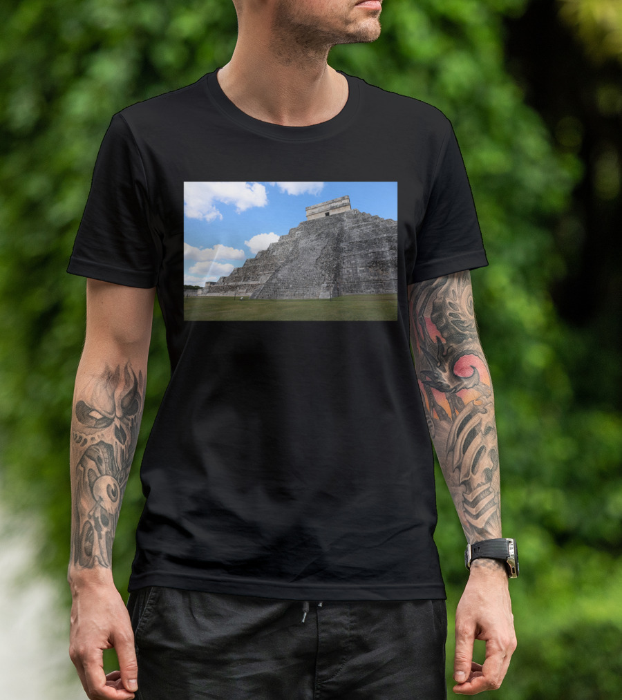 Chichen Itza Temple Of Kukulcan Pyramid Majestic Landmark Sou T-Shirt