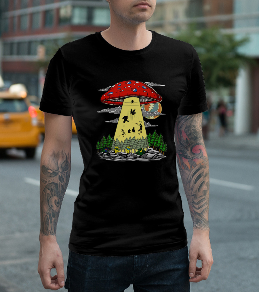 Grateful Dead Dancing Bears Under Psychedelic Mushroom Spaceship T-Shirt