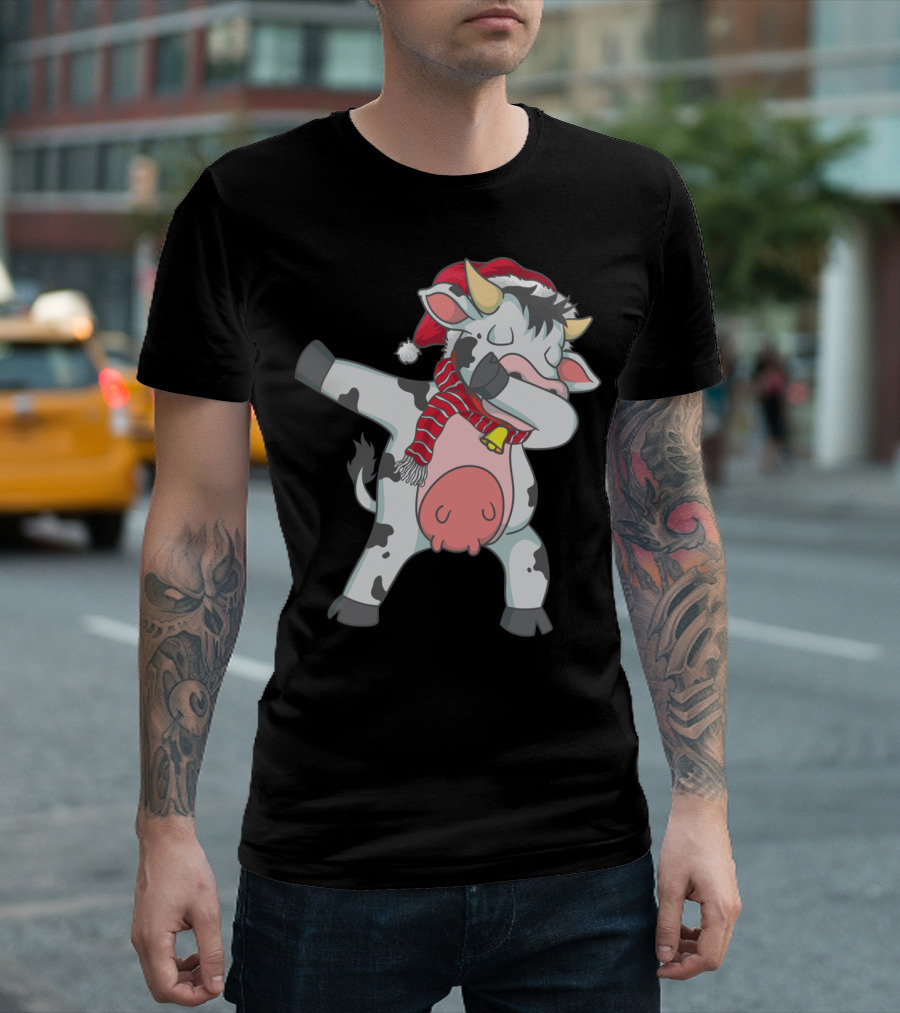 DABBING COW WITH CUTE CHRISTMAS SCARF AND HAT DAB T-Shirt