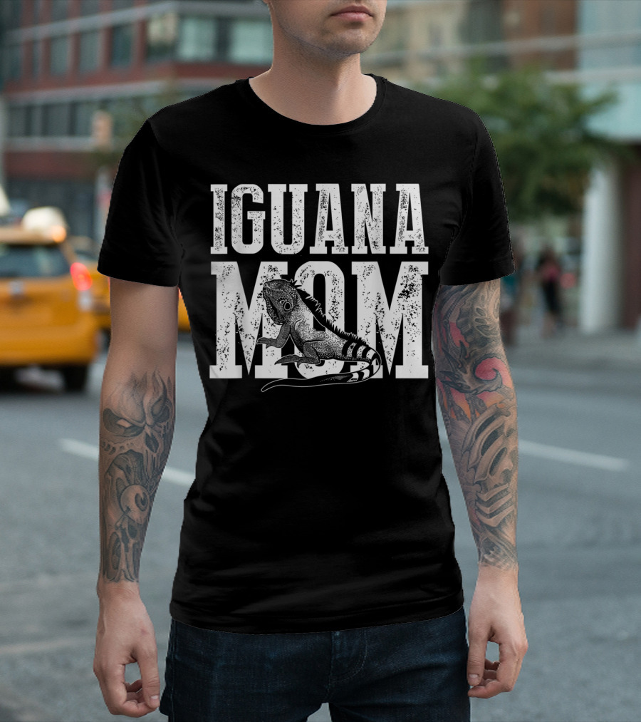 Iguana Mom Iguana Lover Pet Enthusiast T-Shirt