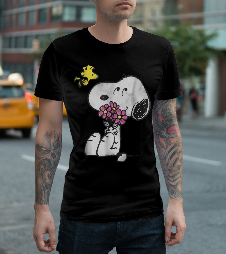 Peanuts Snoopy Woodstock Holding Pink Mother's Love Flowers T-Shirt