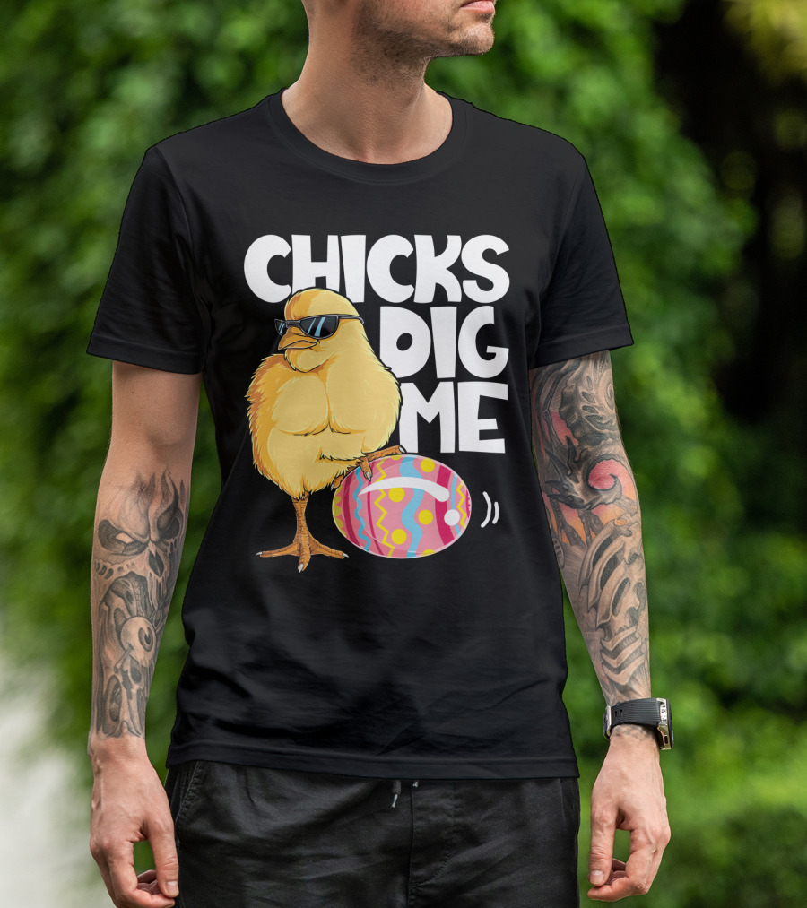 Chicks Dig Me Easter Bunny Ears Egg Men17 Sunglasses Cool Chick Egg T-Shirt