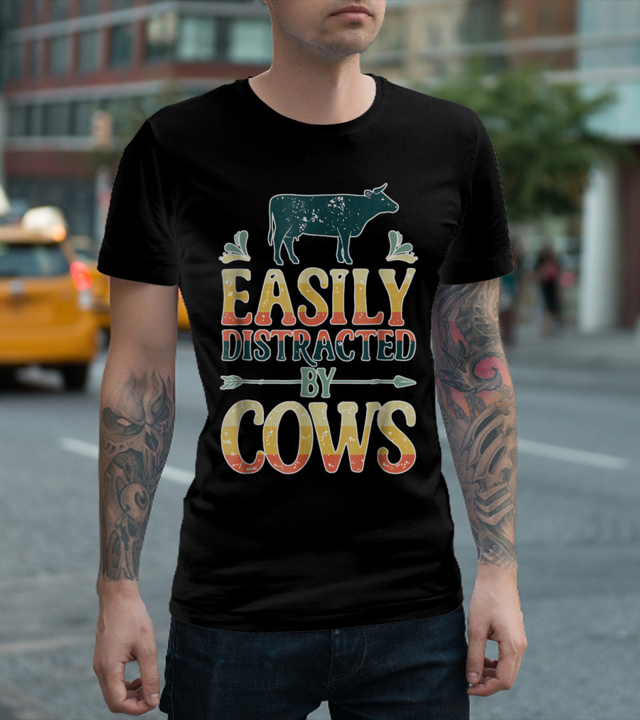 Easily Distracted By Cows牛 T-Shirt