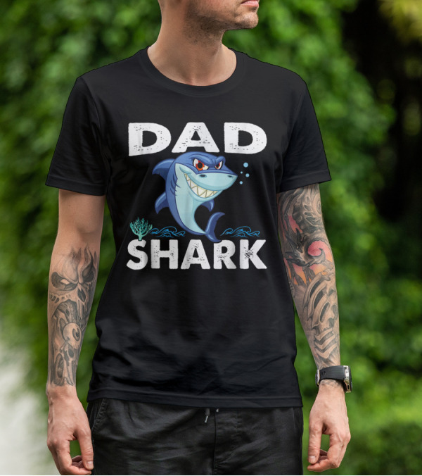Dad Shark Awesome Funny Family Shark Fierce Cartoon T-Shirt