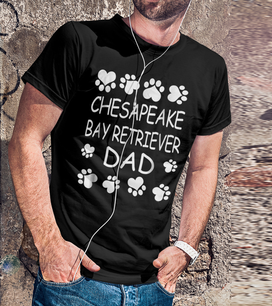 Chesapeake Bay Retriever Dad Paw Print Love T-Shirt