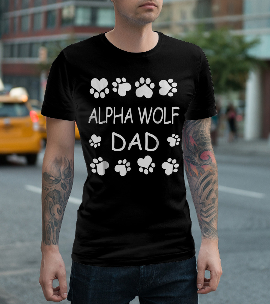 Alpha Wolf Dad Paw Prints Heart Design Christmas Birthday T-Shirt