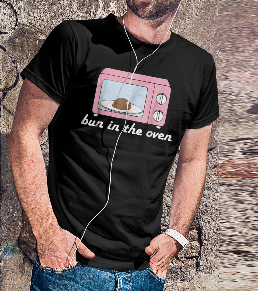Bun In The Oven Expecting Baby Announcement Pink Microwave T-Shirt