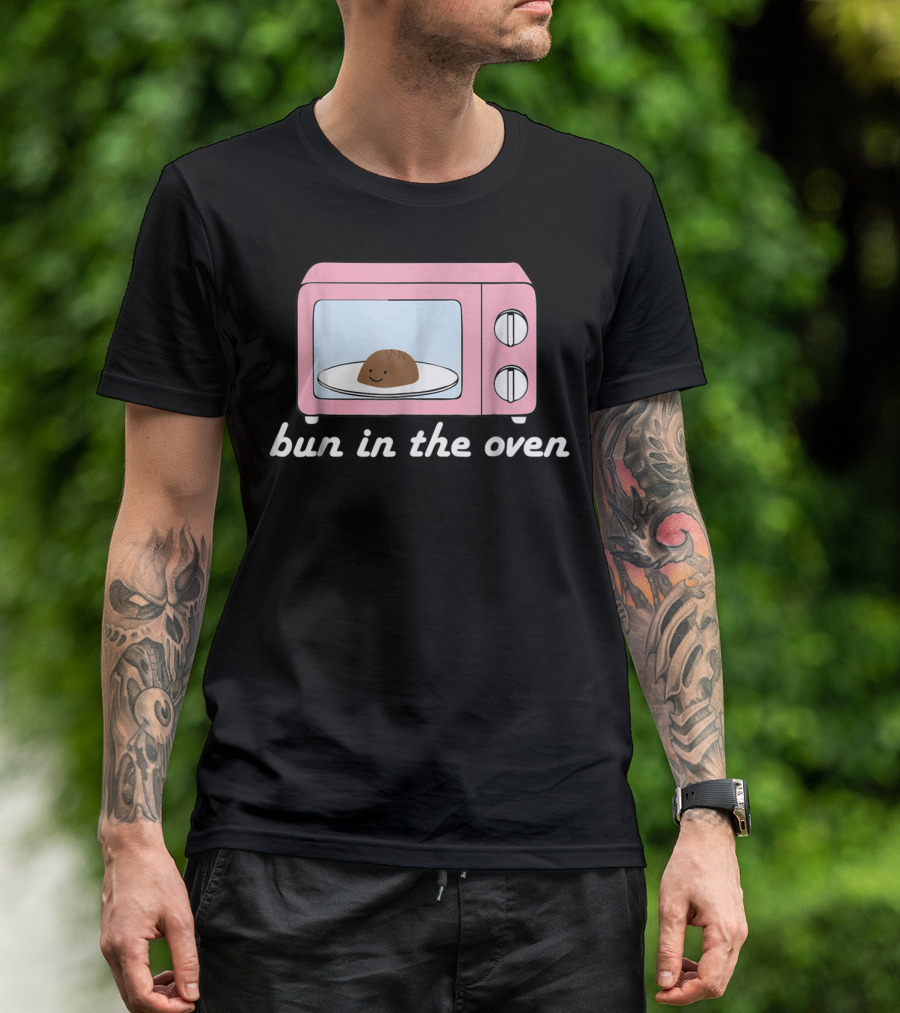 Bun In The Oven Expecting Baby Announcement Pink Microwave T-Shirt