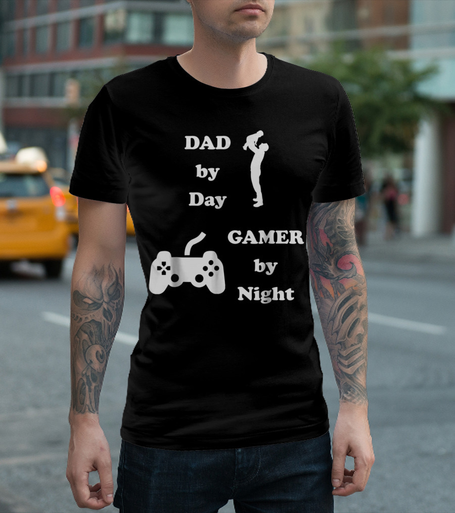 DAD By Day GAMER By Night Gamer Dad Controller T-Shirt