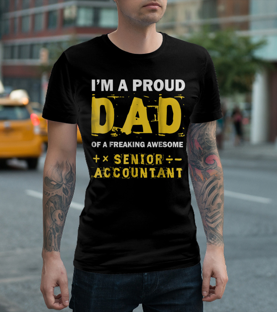 I'm A Proud Dad Of A Freaking Awesome Senior Accountant T-Shirt