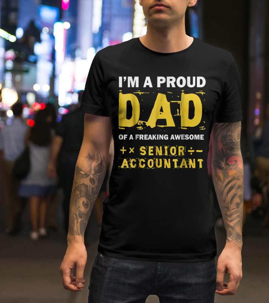 I'm A Proud Dad Of A Freaking Awesome Senior Accountant T-Shirt