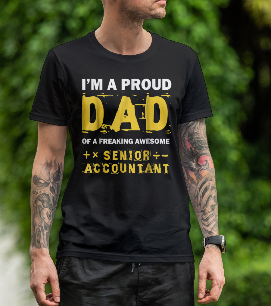 I'm A Proud Dad Of A Freaking Awesome Senior Accountant T-Shirt