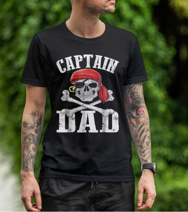 Captain Dad Skull Crossbones Red Bandana Pirate Image T-Shirt