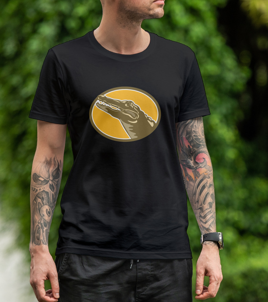 Alligator Head Looking Up Oval Wpa Style Vintage Retro Wildlife T-Shirt
