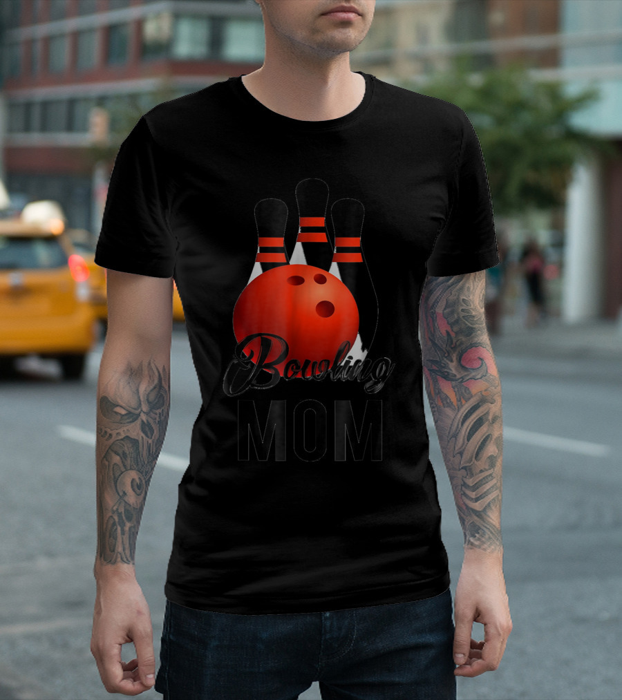 Bowling Mom Mother Mummy Birthday Bowling Pins and Ball T-Shirt