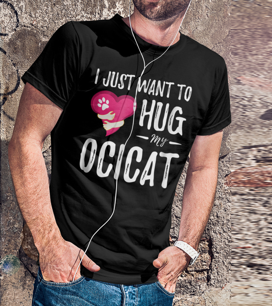 I Just Want To Hug My Ocicat Cat Lover Mom Hugging Idea92 T-Shirt