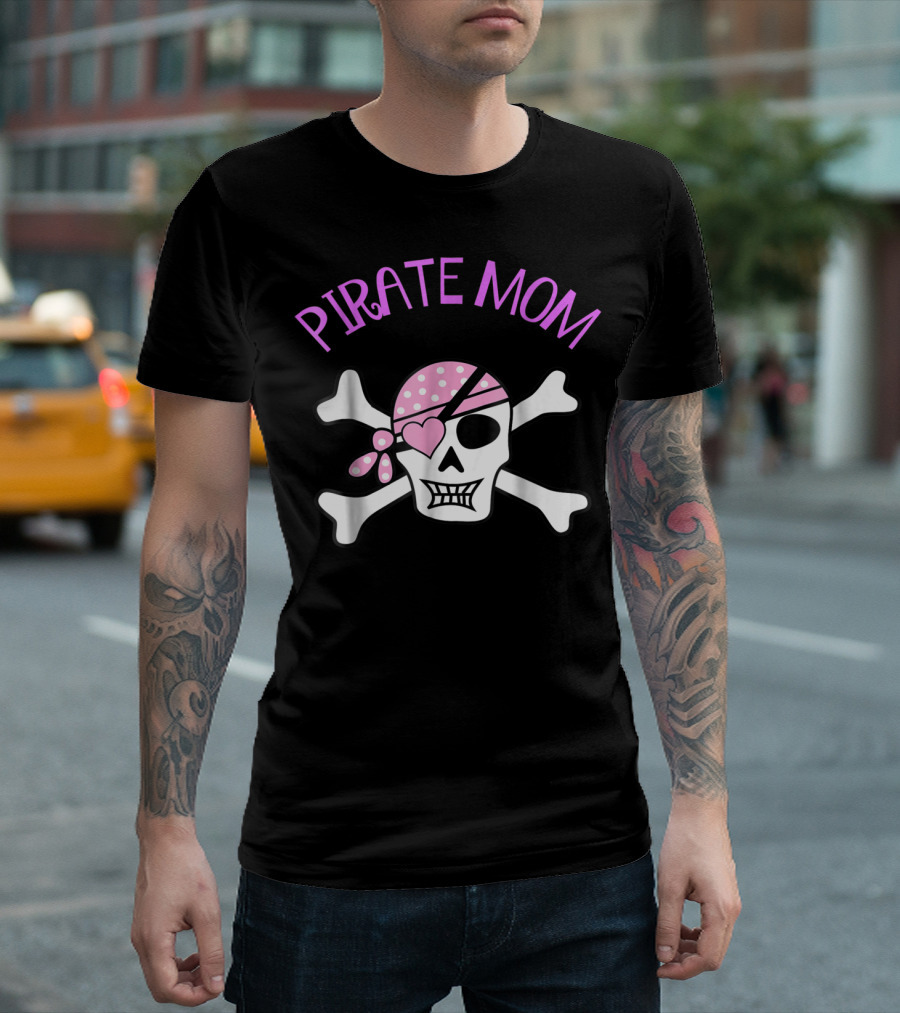 Pirate Mom Skull Cross Bones Jolly Roger With Pink Bandana And Heart Eye Patch T-Shirt