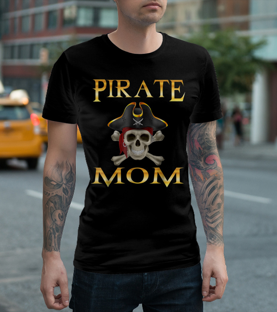 PIRATE MOM Jolly Roger Skull With Pirate Hat And Crossbones T-Shirt