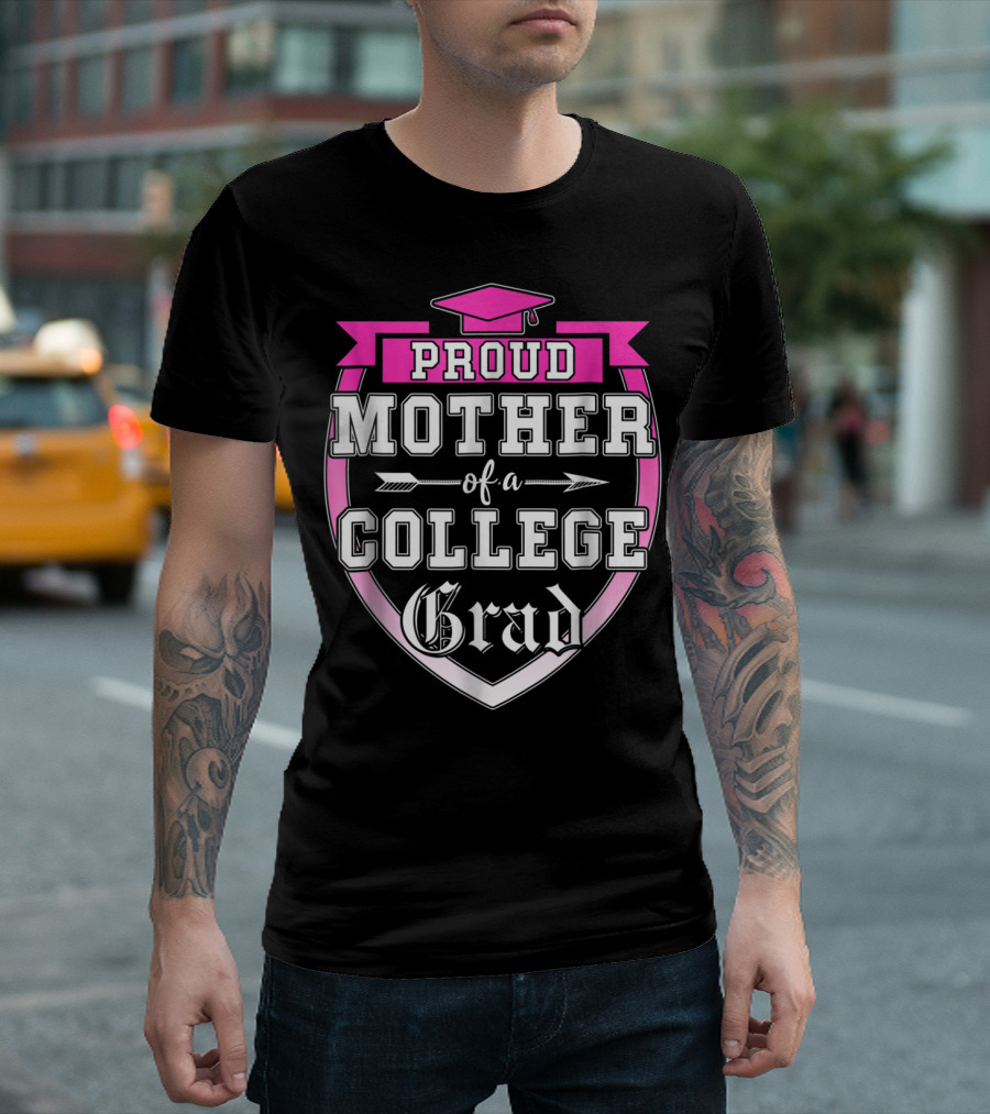 Proud Mother Of A College Grad Graduation Cap Family T-Shirt