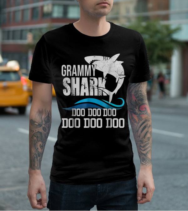 Grammy Shark Doo Doo Doo Mother Mom Grandma Halloween Christmas42 T-Shirt