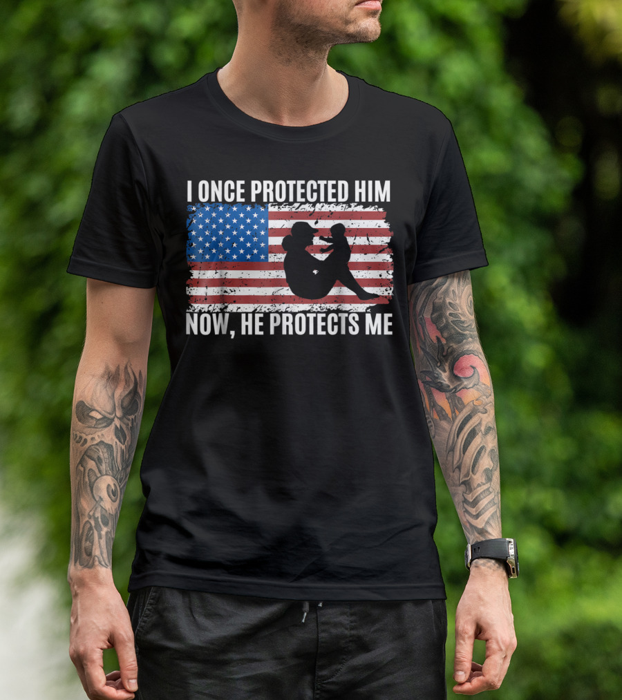 I Once Protected Him Now He Protects Me Proud Military MOM Patriotic American Flag T-Shirt