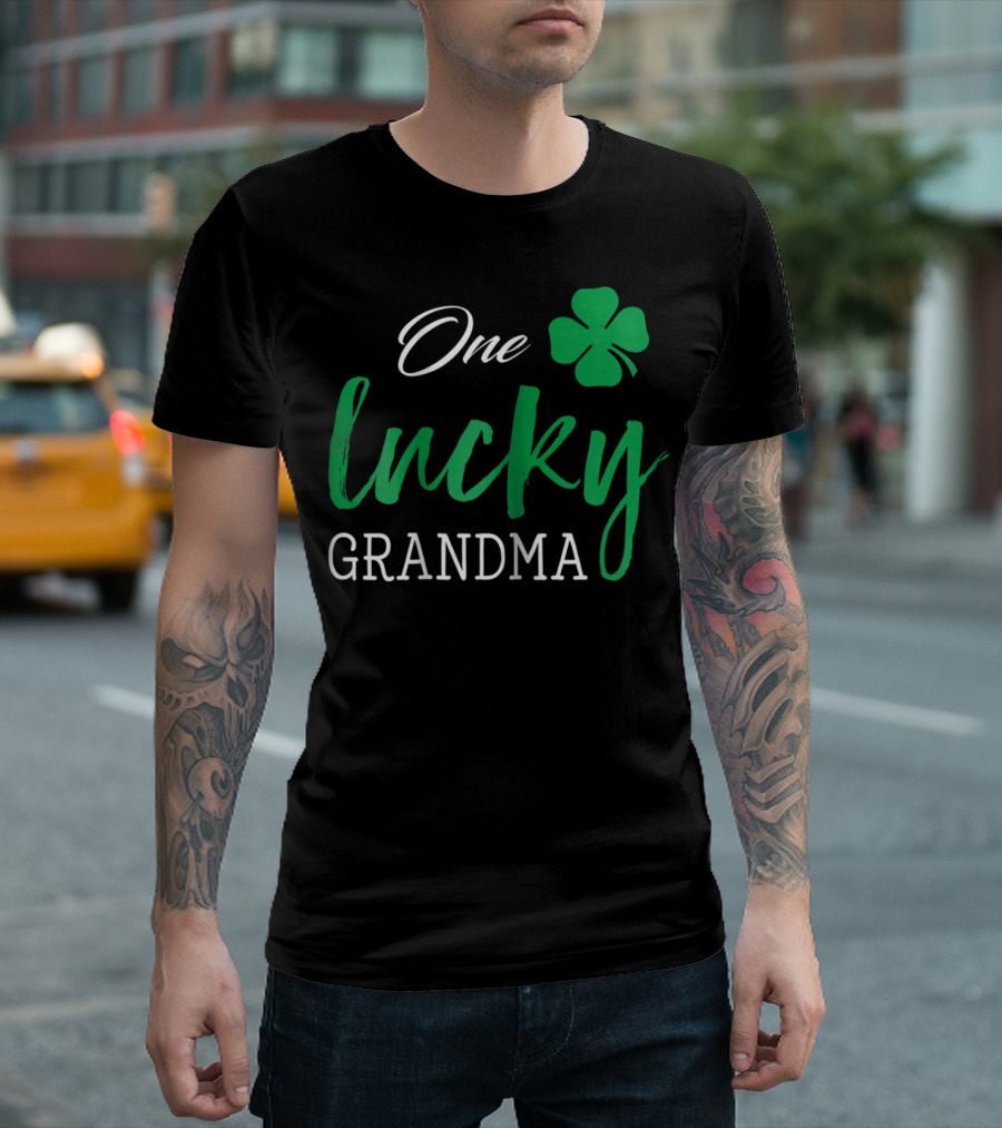 One Lucky Grandma Shamrock St Patrick's Day T-Shirt