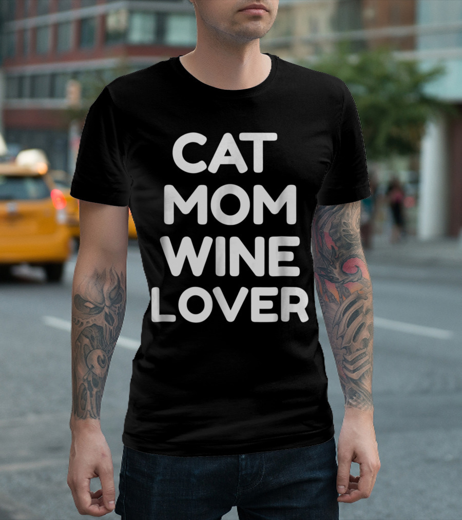Cat Mom Wine Lover T-Shirt