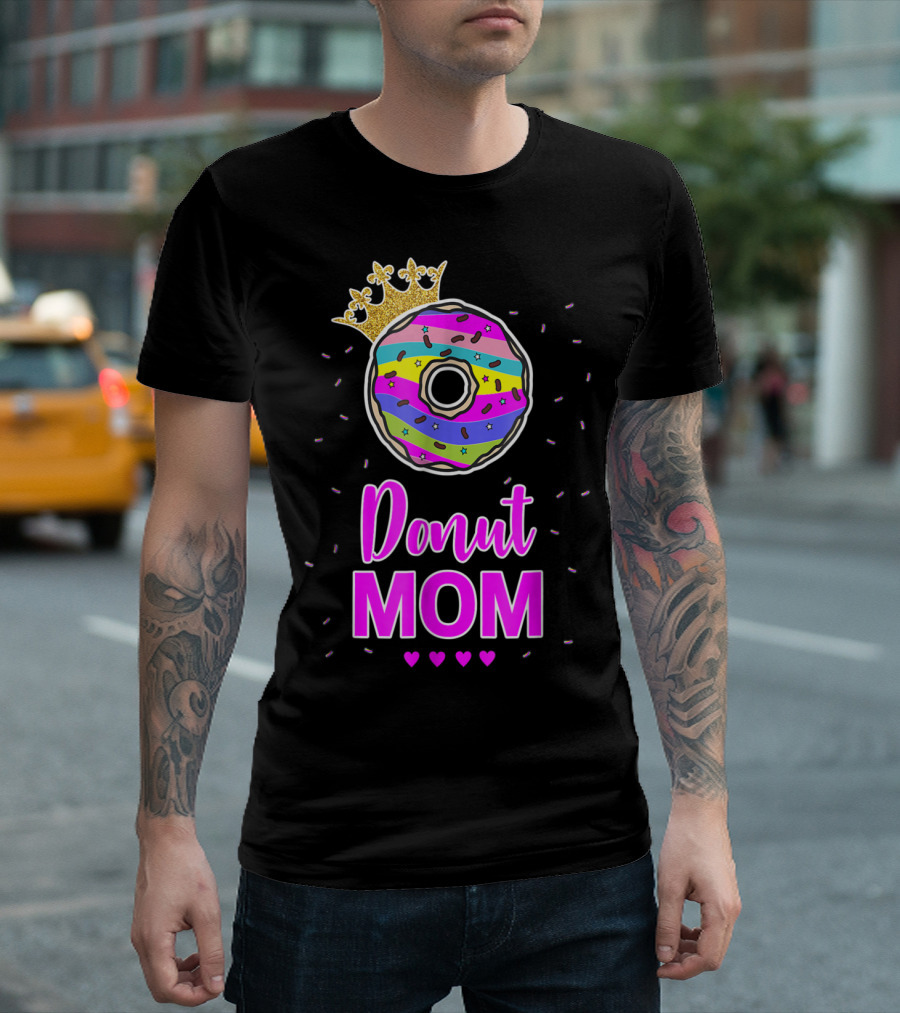 Donut Mom Birthday Girl Matching Family Cake24 Multicolored Crown Hearts T-Shirt