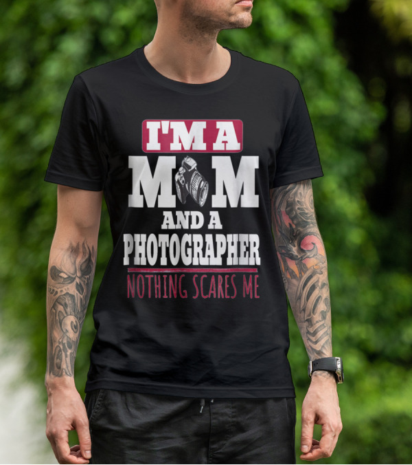 I'm A Mom And A Photographer Nothing Scares Me T-Shirt