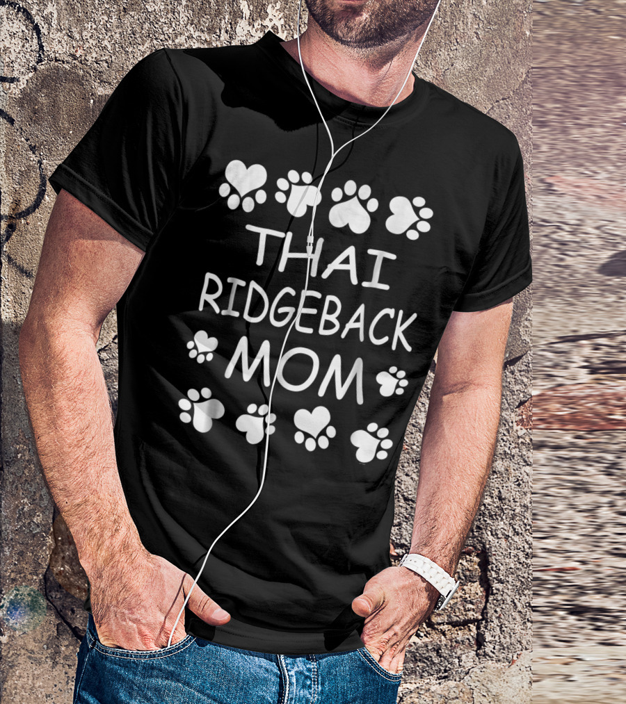 Thai Ridgeback Mom For Christmas Birthday With Paw And Heart Motifs T-Shirt