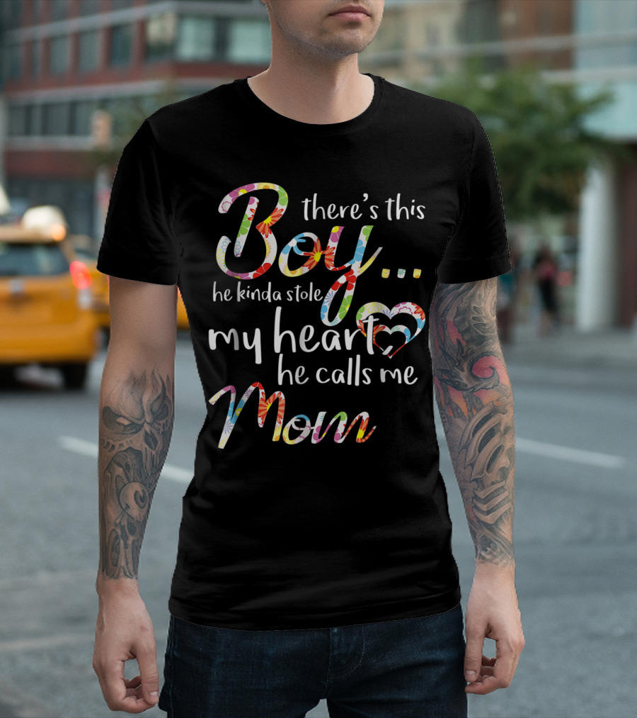 there's this boy he kinda stole my heart he calls me mom T-Shirt
