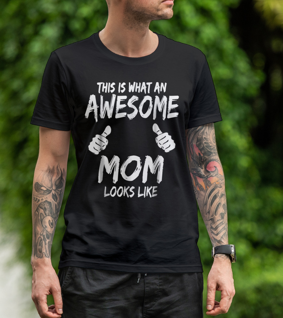 This Is What An Awesome Mom Looks Like Thumbs Up T-Shirt
