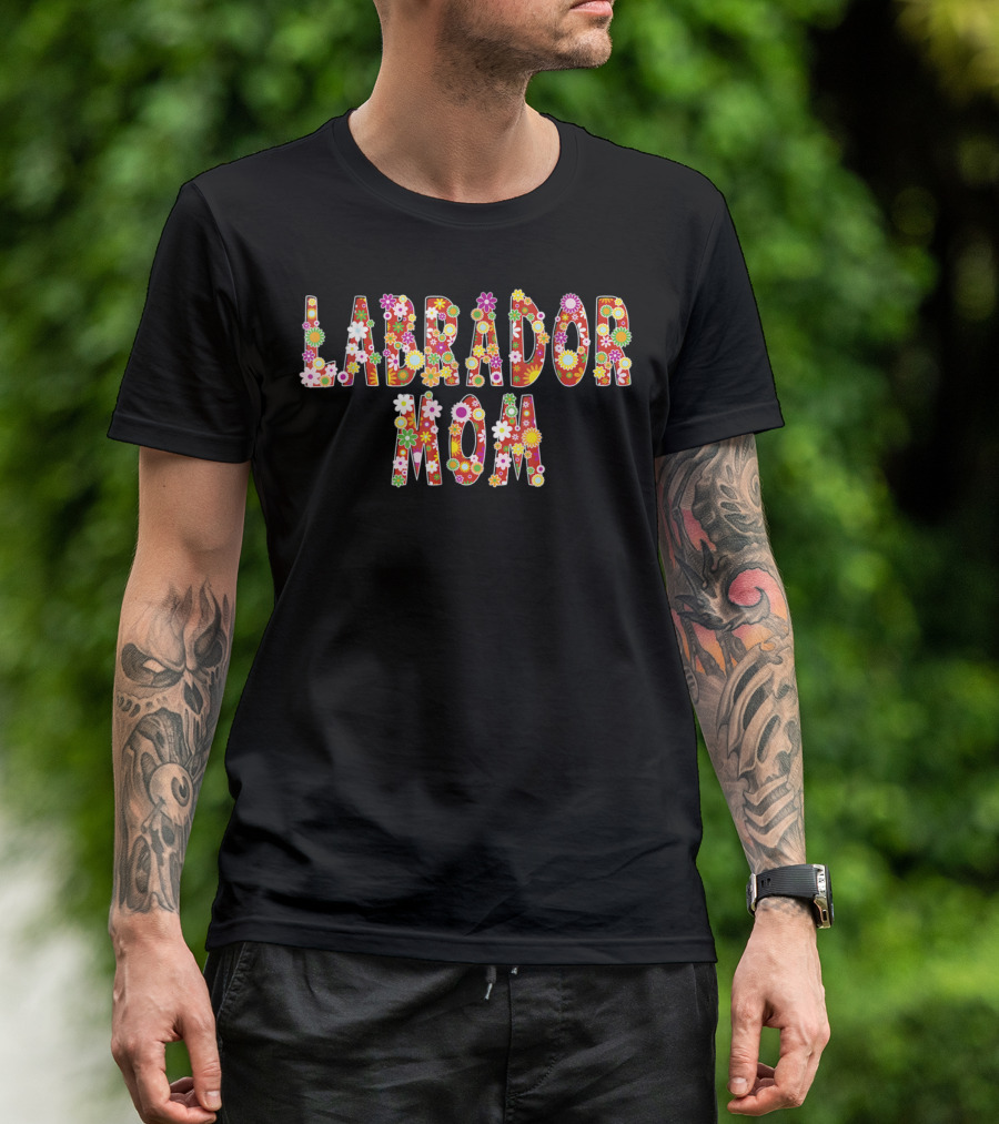 Labrador Mom Flower Decorated Text T-Shirt