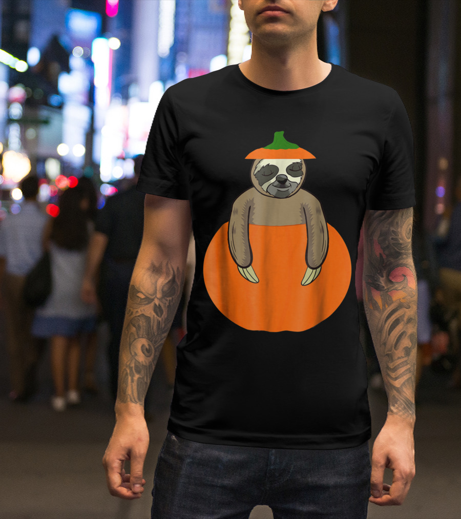 Cute Sloth Pumpkin Halloween Costume For Teacher Mom And Dad T-Shirt