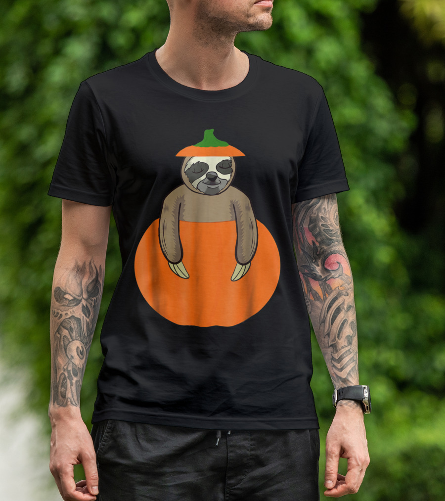 Cute Sloth Pumpkin Halloween Costume For Teacher Mom And Dad T-Shirt
