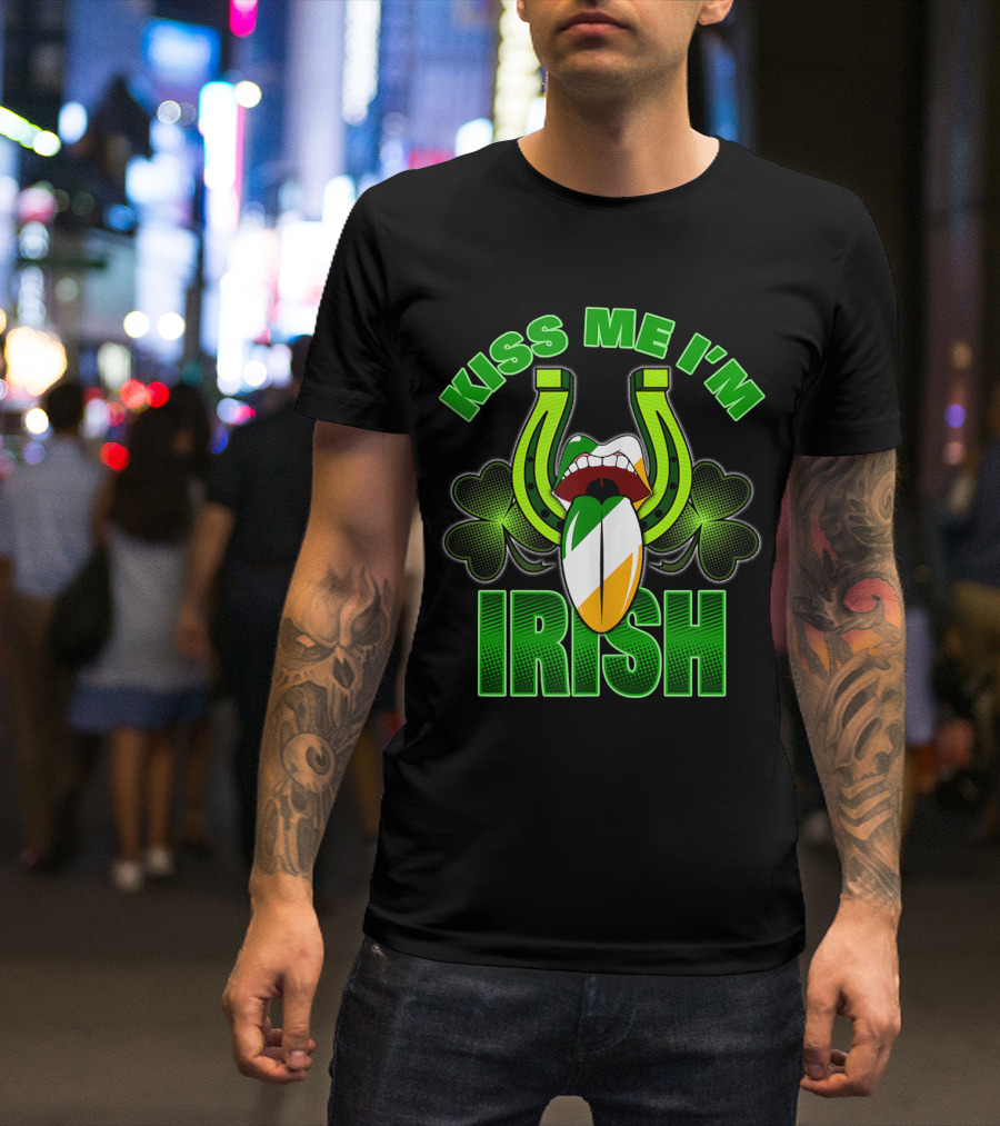 Kiss Me I'm Irish St Patrick's Day With Shamrocks And Horseshoes T-Shirt