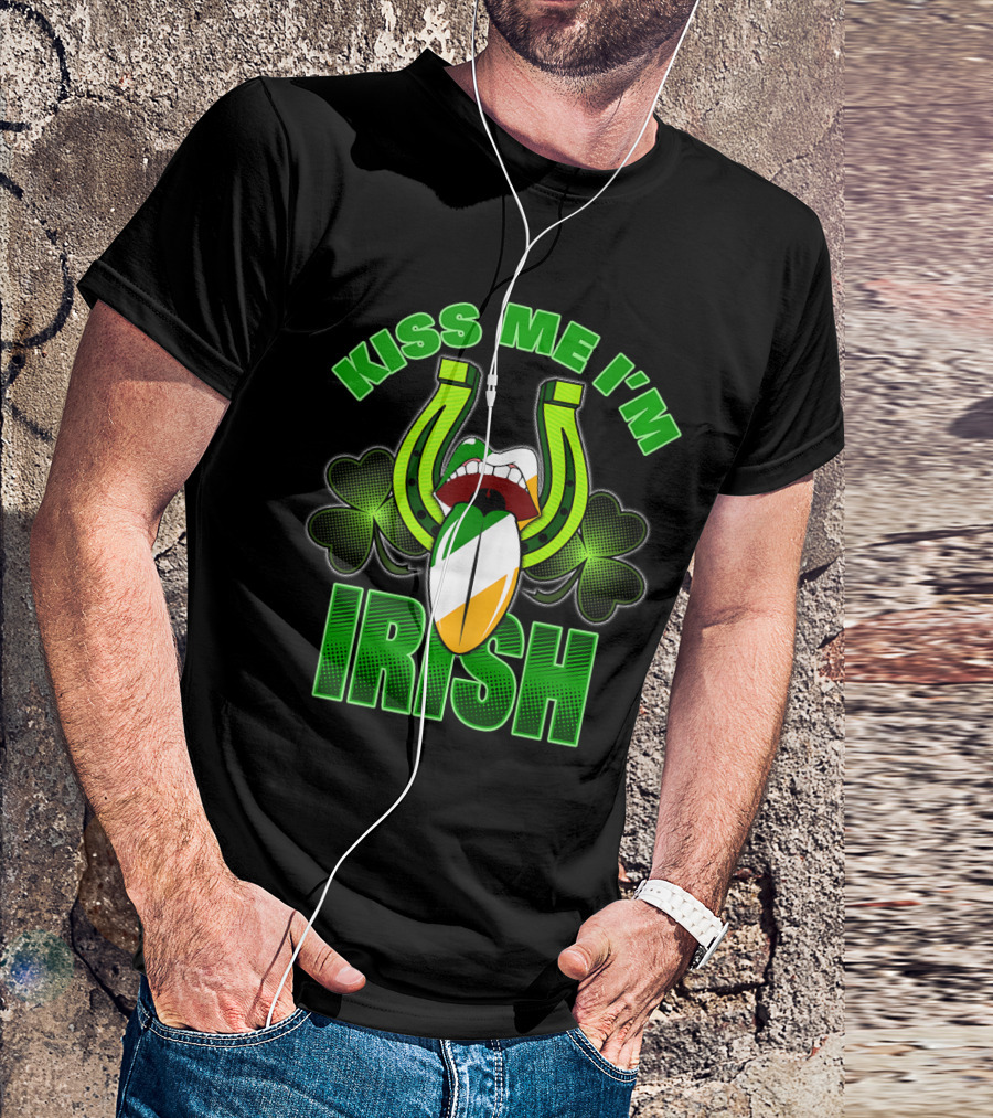 Kiss Me I'm Irish St Patrick's Day With Shamrocks And Horseshoes T-Shirt