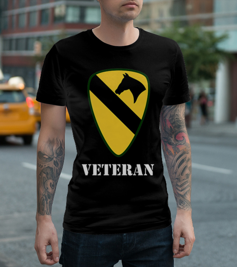 1st Cavalry Division Veteran Emblem Yellow Black Horse Shield T-Shirt