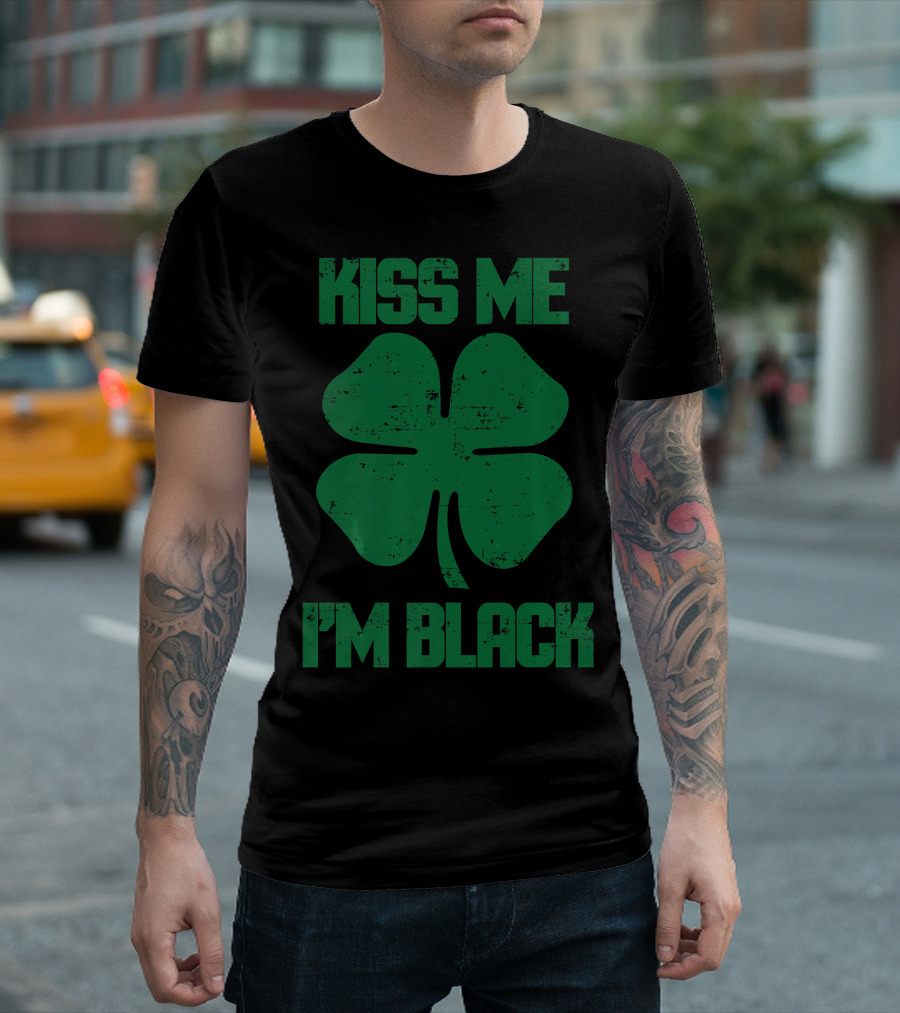 Kiss Me I'm Black Shamrock St Patrick's Day African T-Shirt