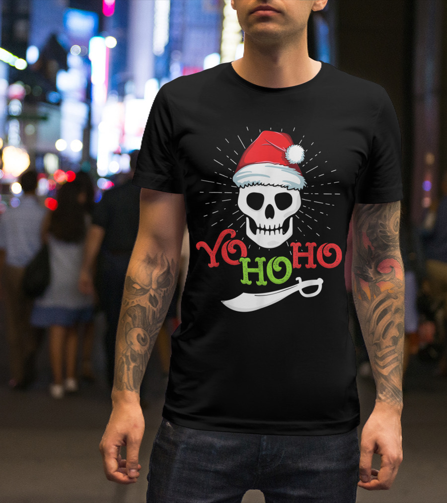 Yo Ho Ho Pirate Christmas Skull Santa Hat Holiday Fun T-Shirt