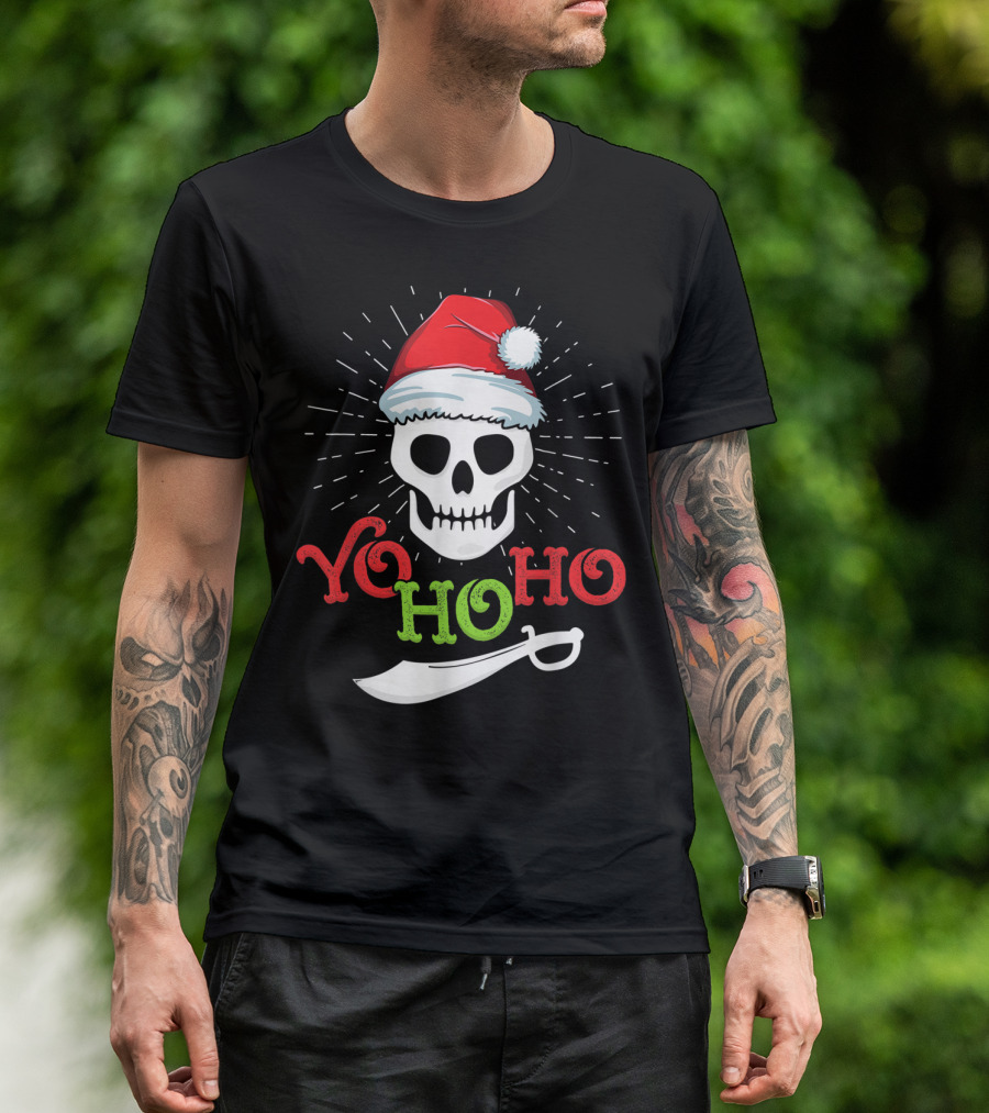 Yo Ho Ho Pirate Christmas Skull Santa Hat Holiday Fun T-Shirt