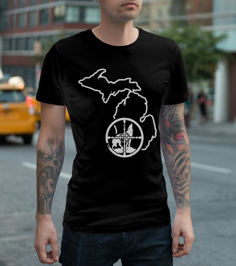 Michigan Map Coyote Calling Hunting Yote Target T-Shirt