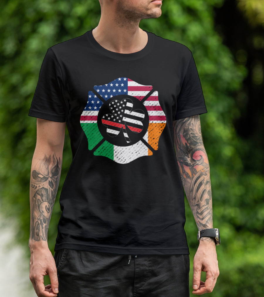 Firefighter St Patricks Day Irish American Flag Shamrock Badge T-Shirt