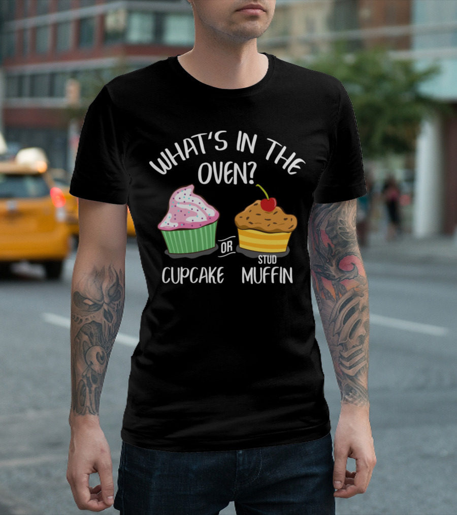 WHAT'S IN THE OVEN CUPCAKE OR STUD MUFFIN BAKER BAKERY PASTRY CONFECTIONER MUFFIN BAKING T-Shirt